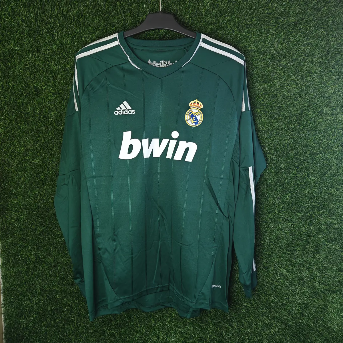 Real Madrid 2006–07 Away Retro Jersey