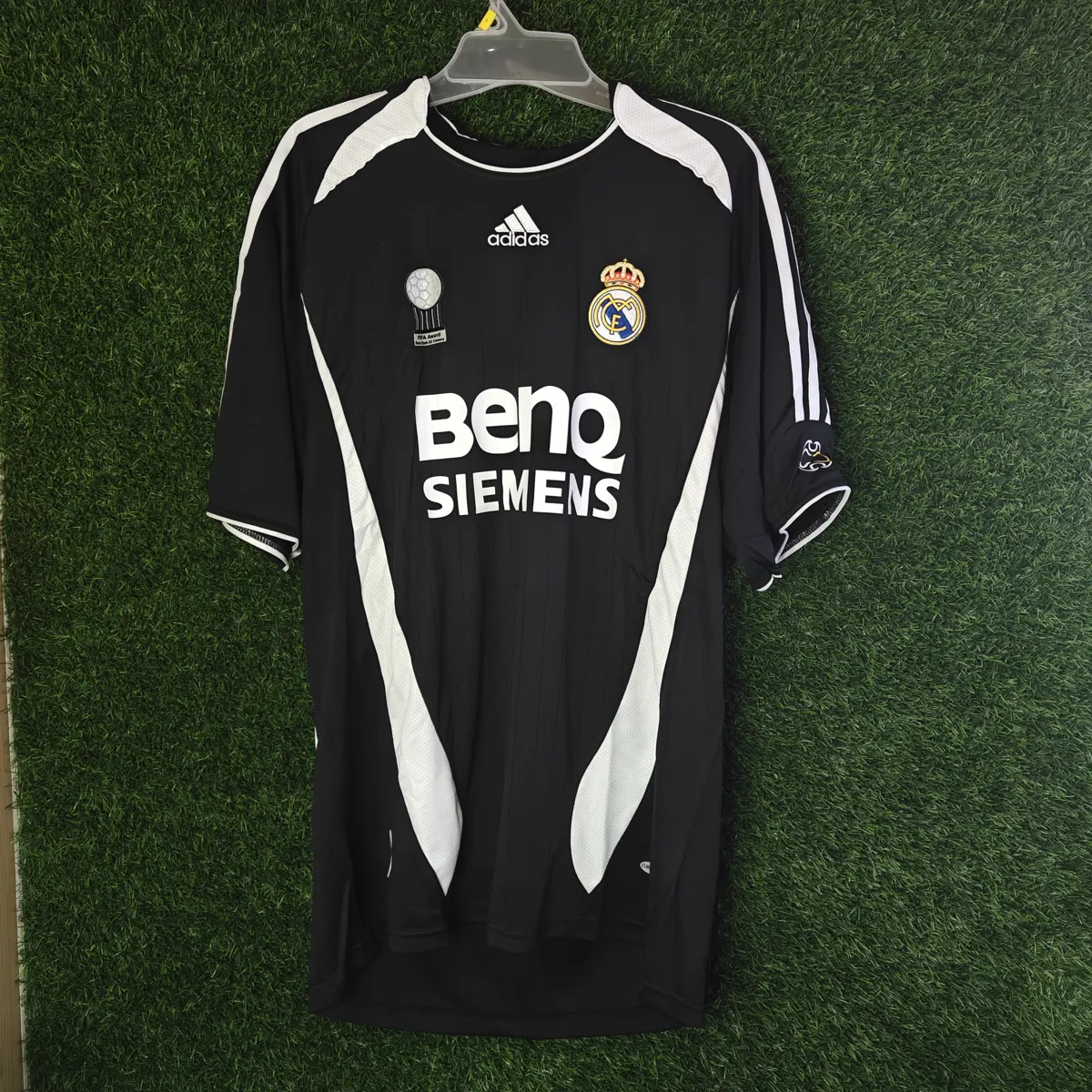 Real Madrid 2006–07 Away Retro Jersey